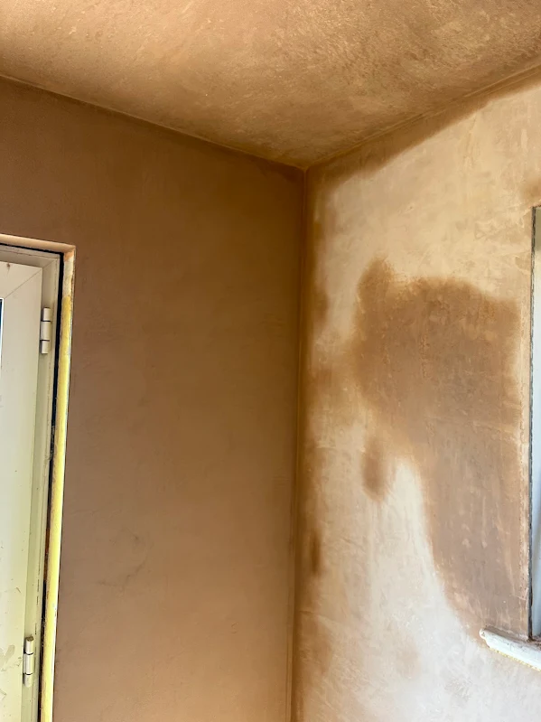 A skimmed corner in the yellow house